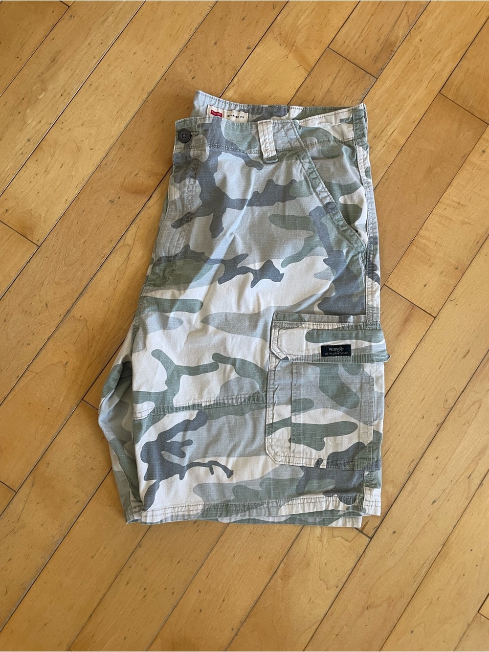Men's Camo Cargo Shorts - Light Green/Gray